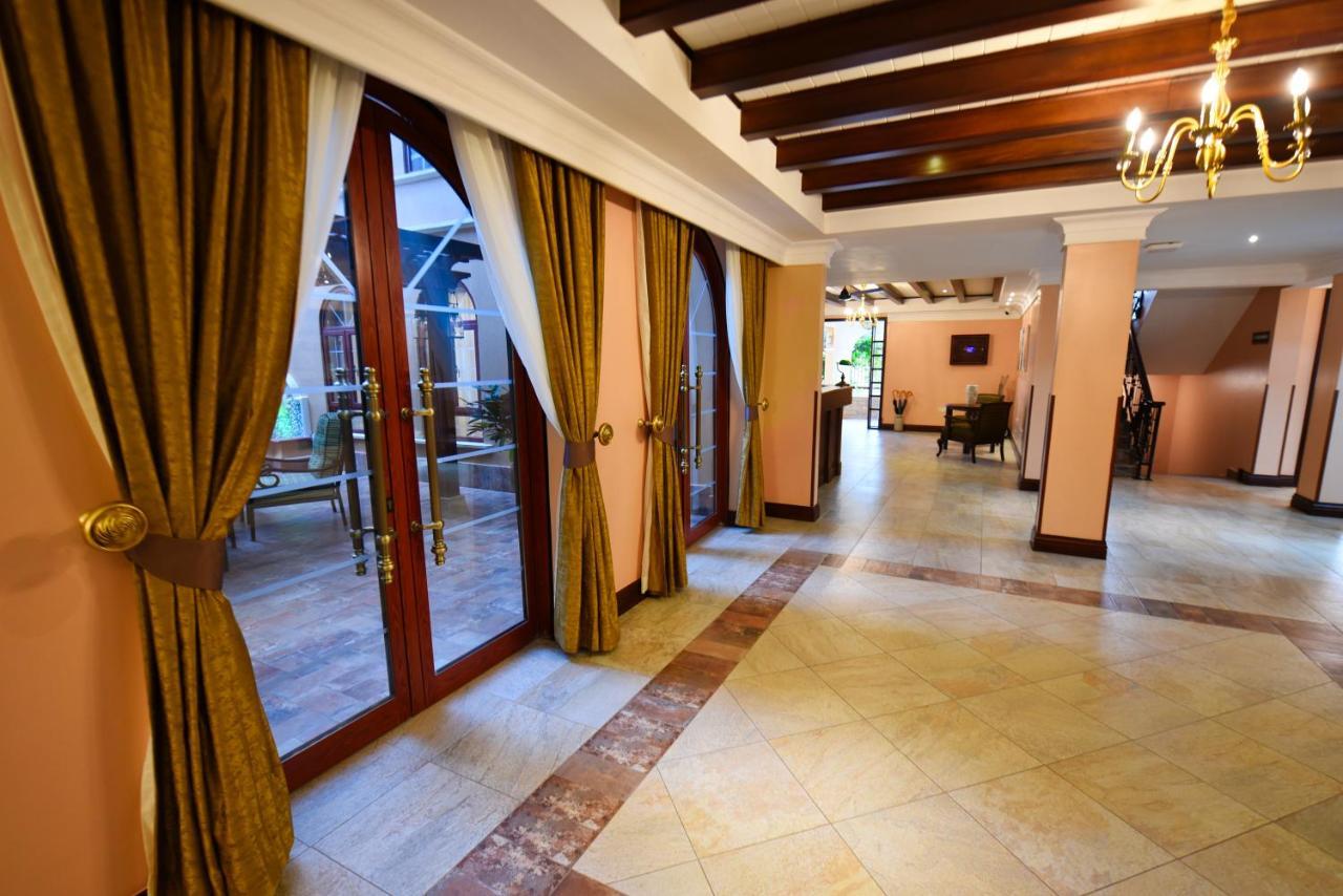 Casa Solada Hotel Kampala Bagian luar foto