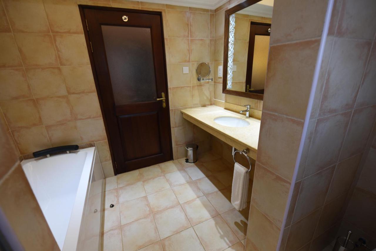 Casa Solada Hotel Kampala Bagian luar foto